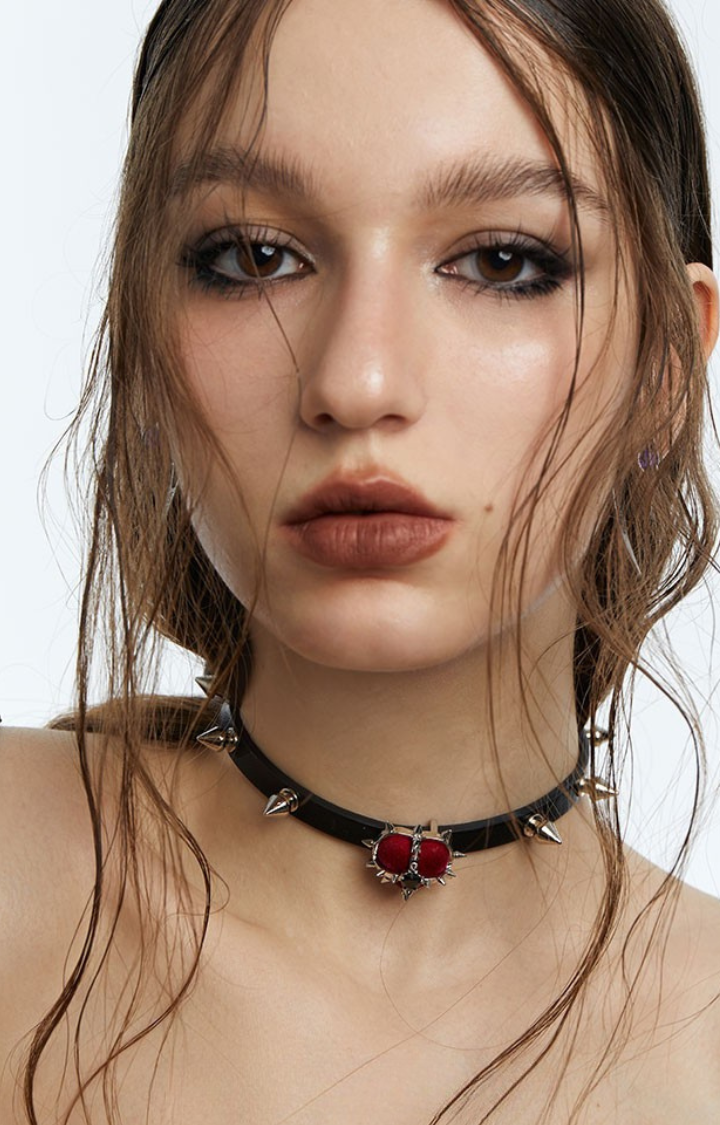 RIVET RED GEM BLACK CHOKER