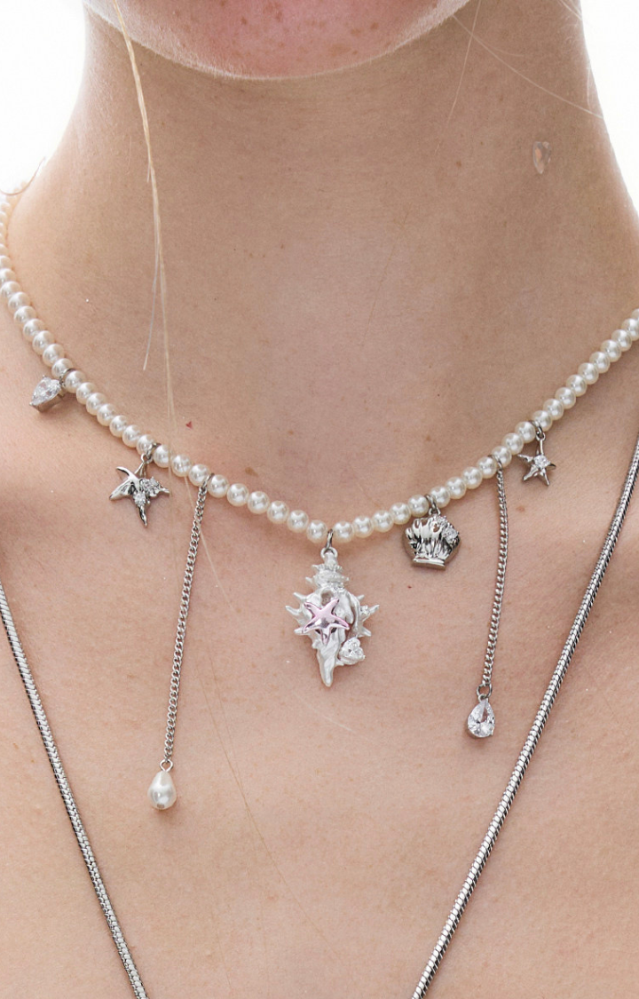 BRATTY PEARL SIREN NECKLACE