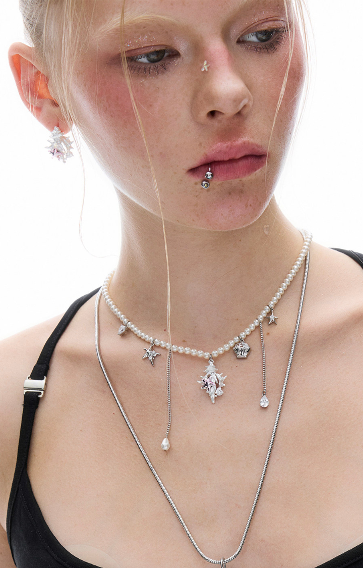BRATTY PEARL SIREN NECKLACE