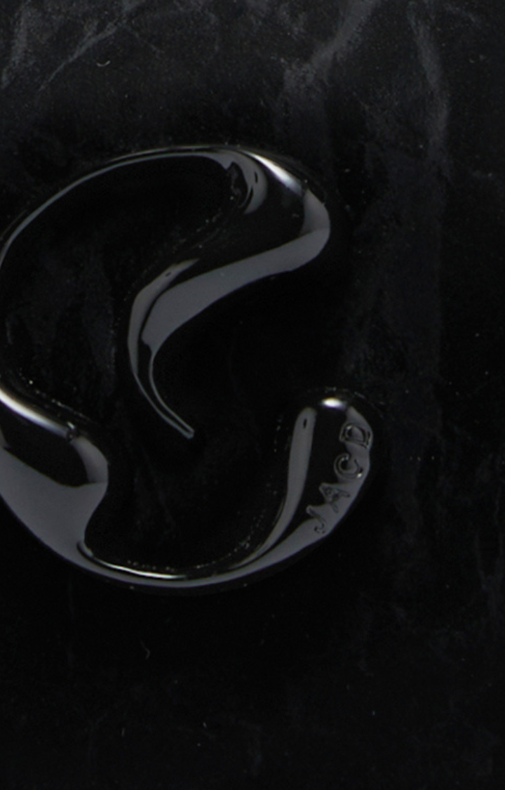 LUXE CURVE BAGUETTE BAG IN BLACK ONYX