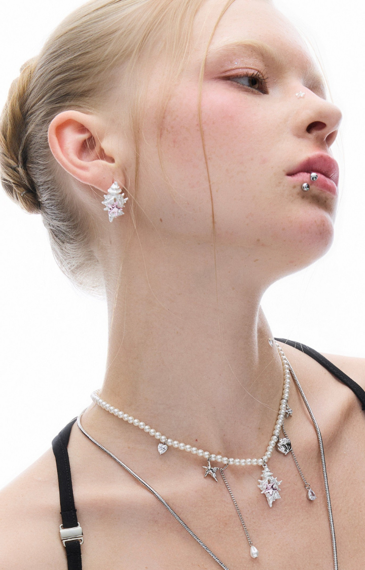 BRATTY PEARL SIREN NECKLACE