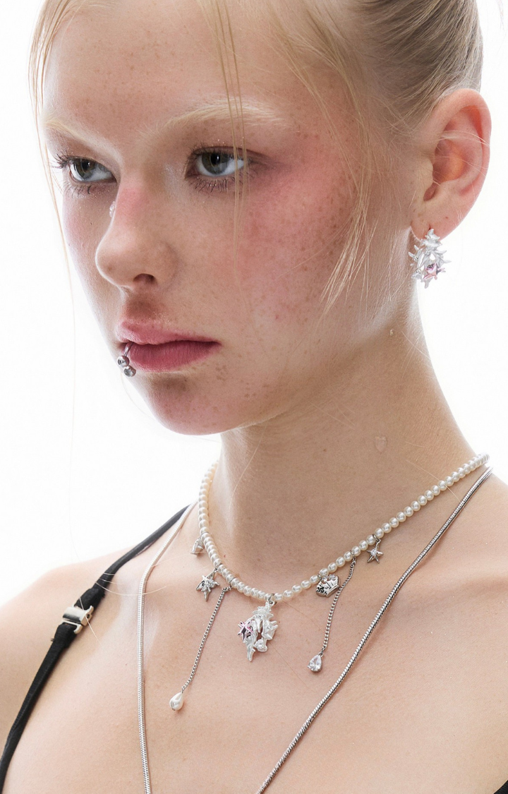 BRATTY PEARL SIREN NECKLACE
