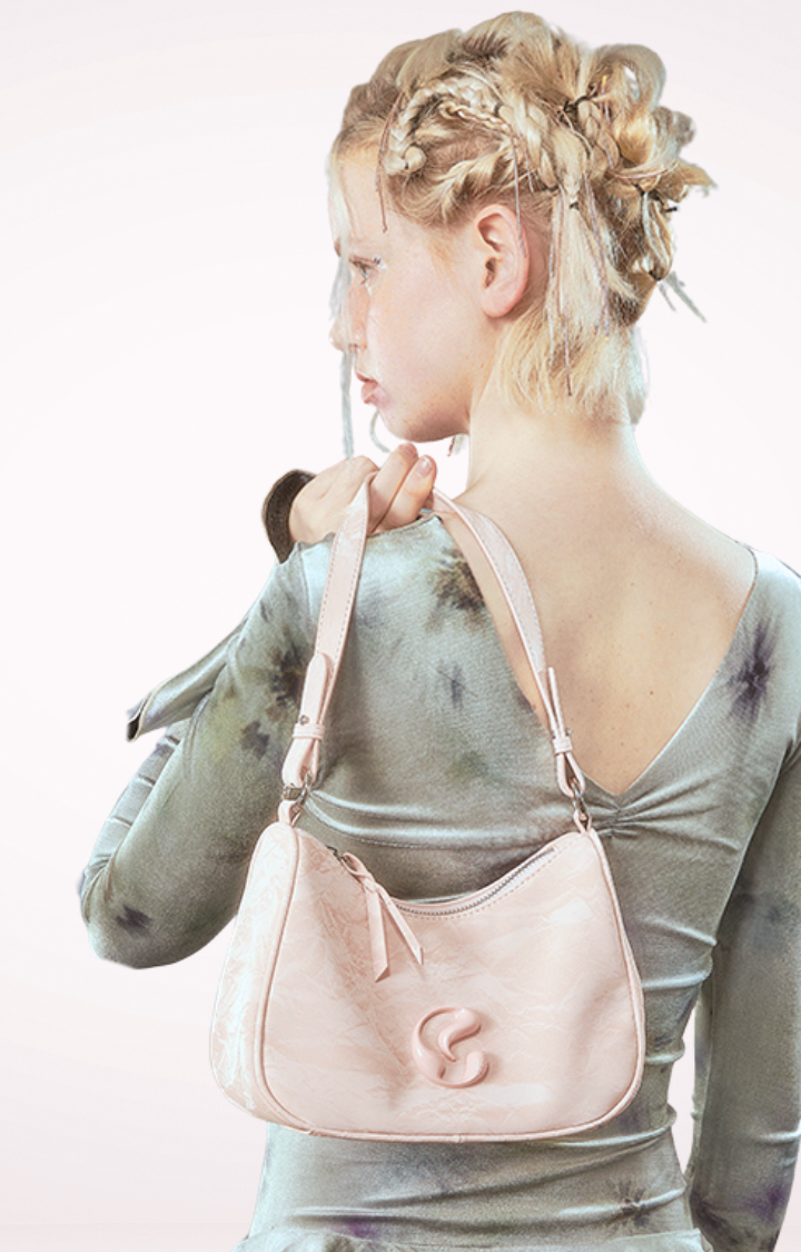 LUXE CURVE BAGUETTE BAG IN PINK DIAMOND