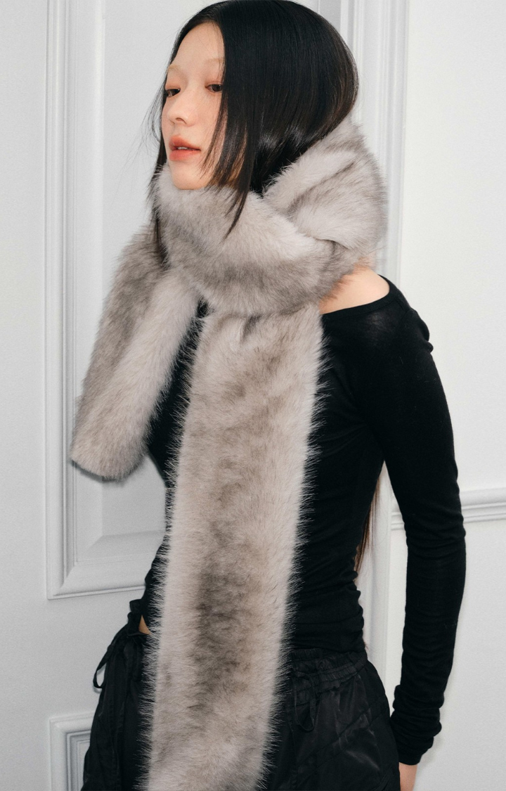ETHEREAL FADE FAUX FUR LONG SCARF IN MIST GRAY