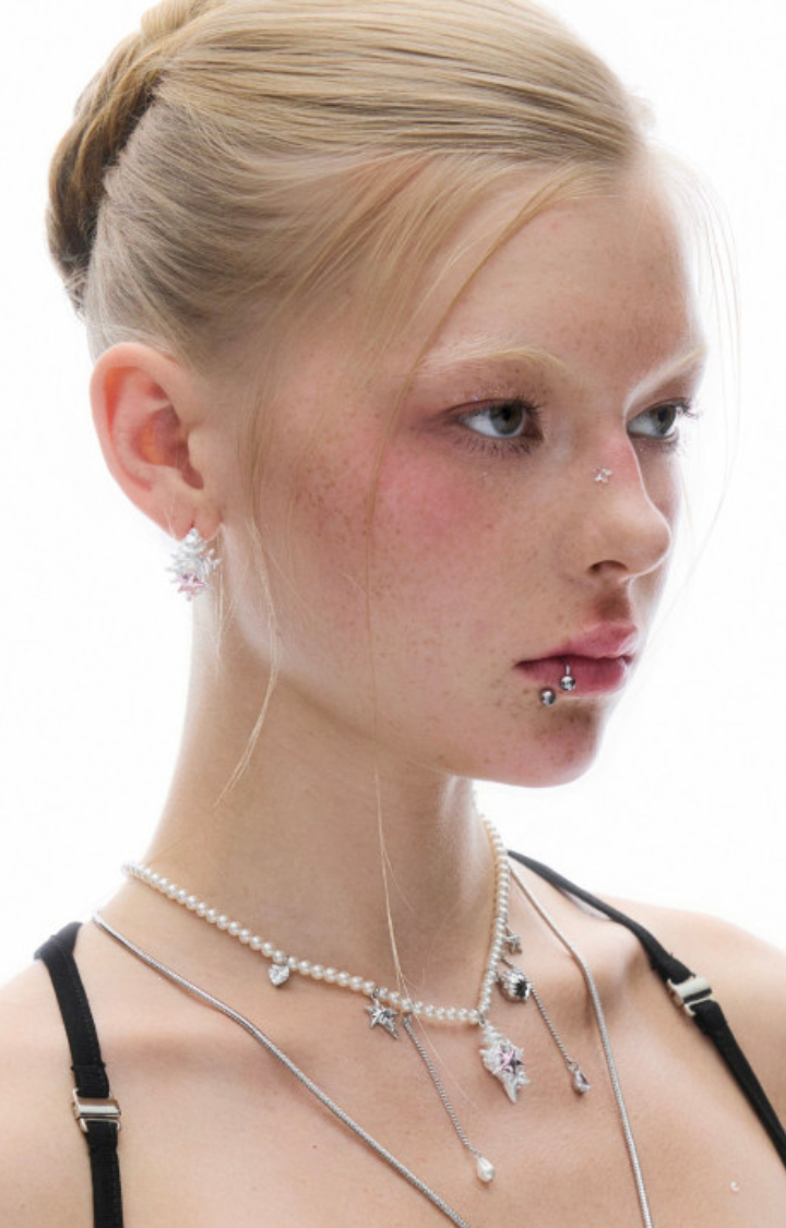 BRATTY PEARL SIREN NECKLACE