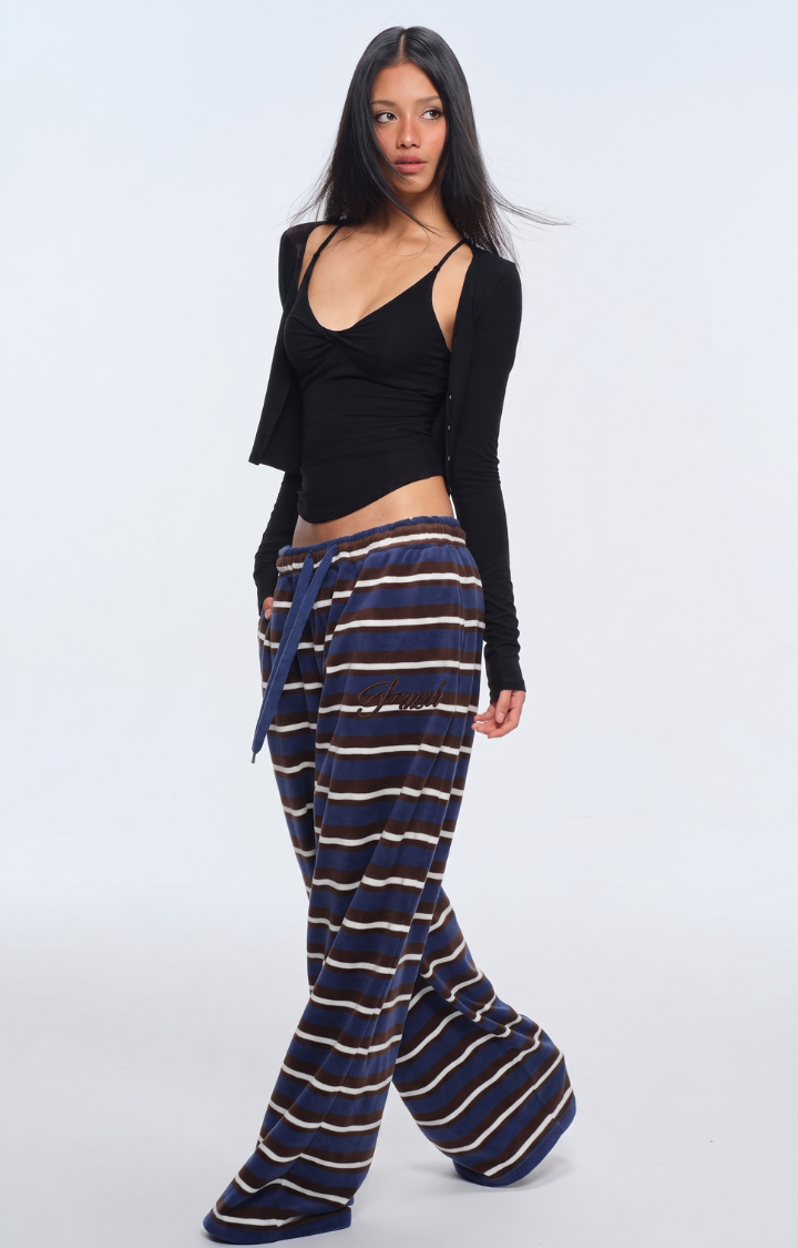 QUIET OBSESSION TOP IN BLACKOUT