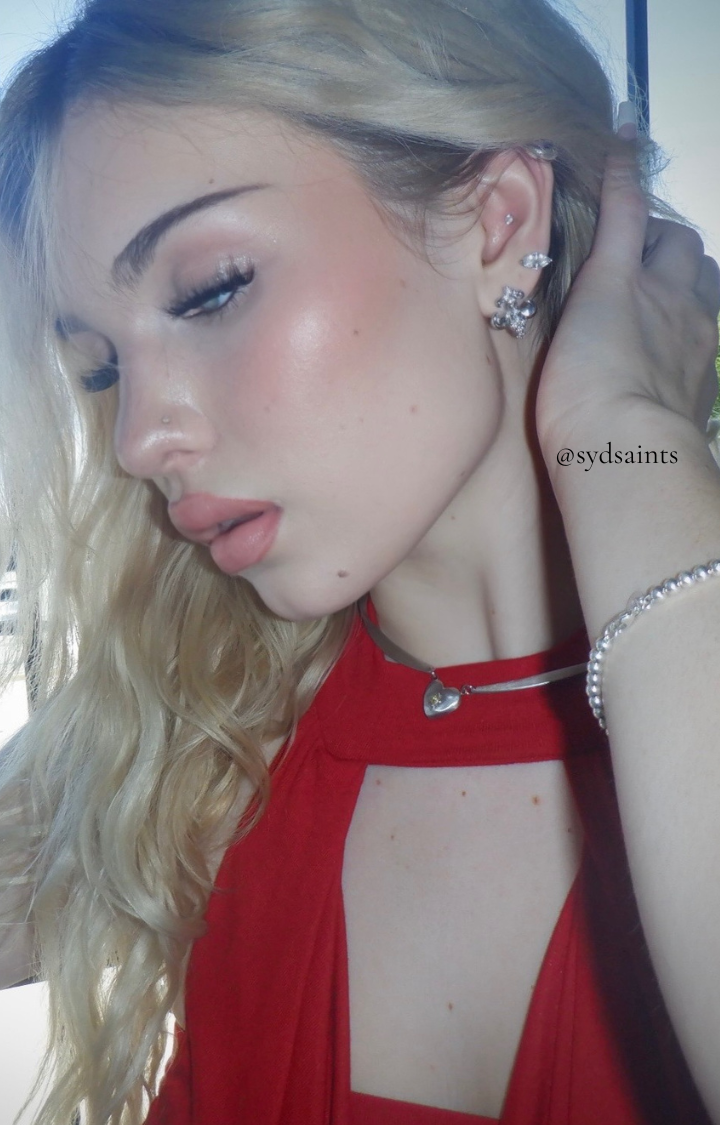 IRIS DISCIPLINE STUD EARRINGS
