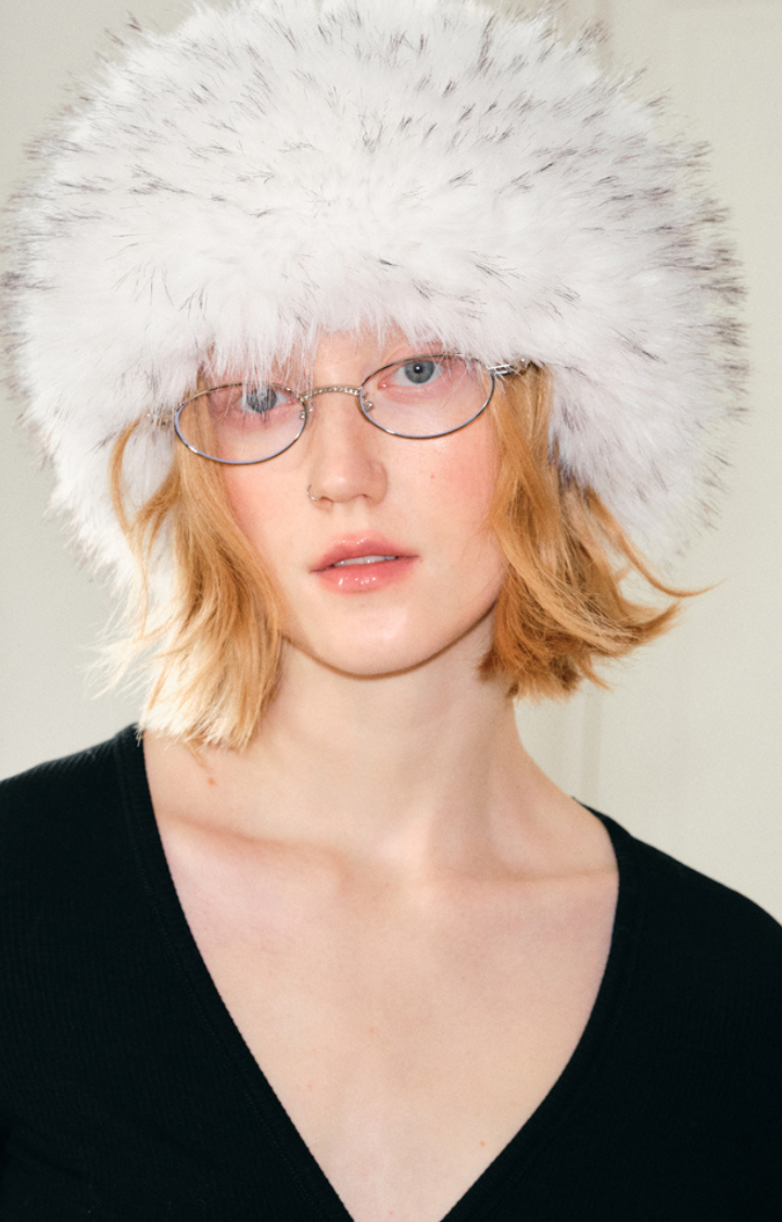 ARCTIC MUSE FAUX FUR HOOD SCARF IN CREAM WHITE