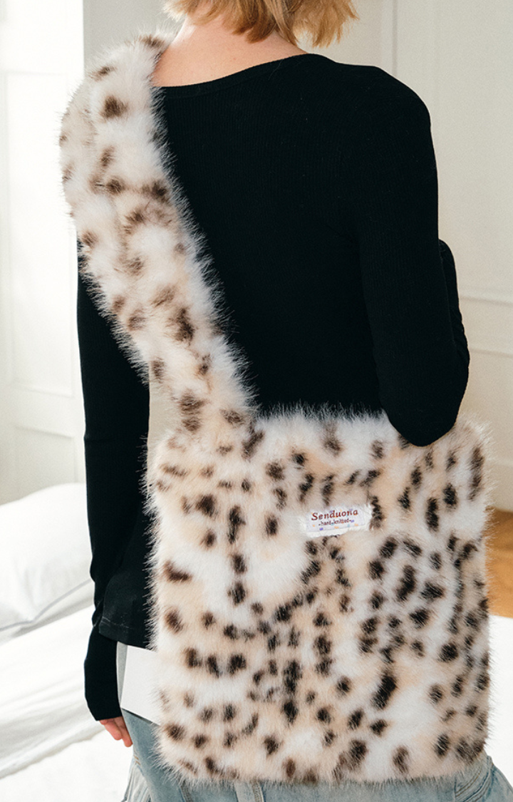 SNOW LEOPARD FAUX FUR SHOULDER BAG