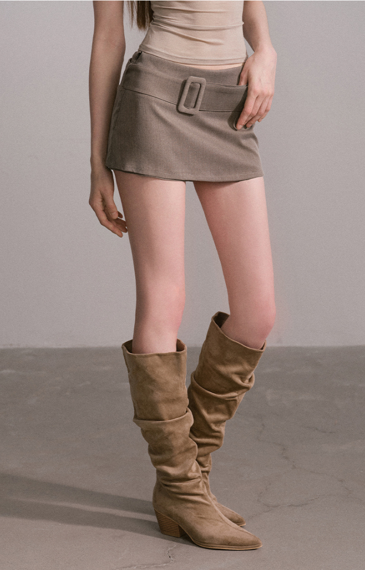WIDE BELT WHISPER MINI SKIRT IN SOFT TAUPE MIST