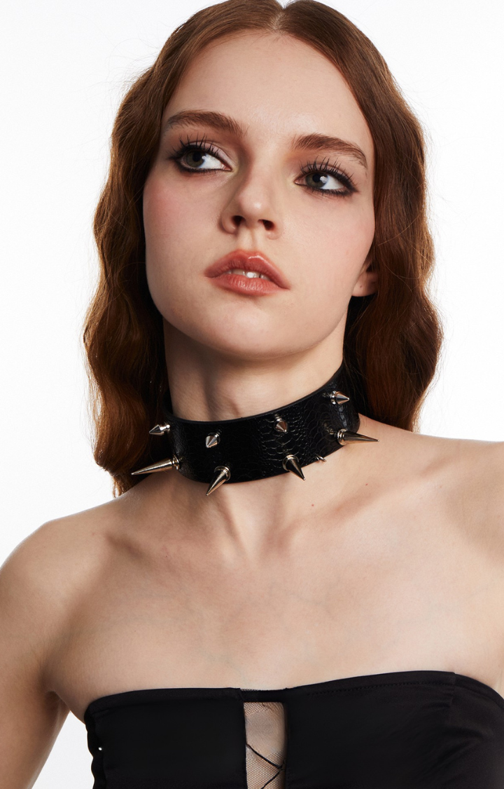 WIDOW VENOM SPIKE CHOKER