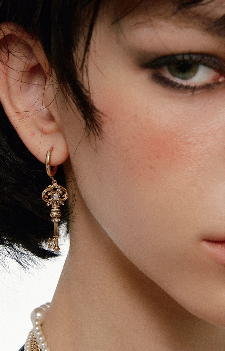 LOCKED HEART ASYMMETRIC EARRINGS