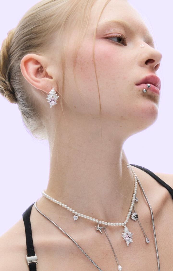BRATTY PEARL SIREN EARRINGS