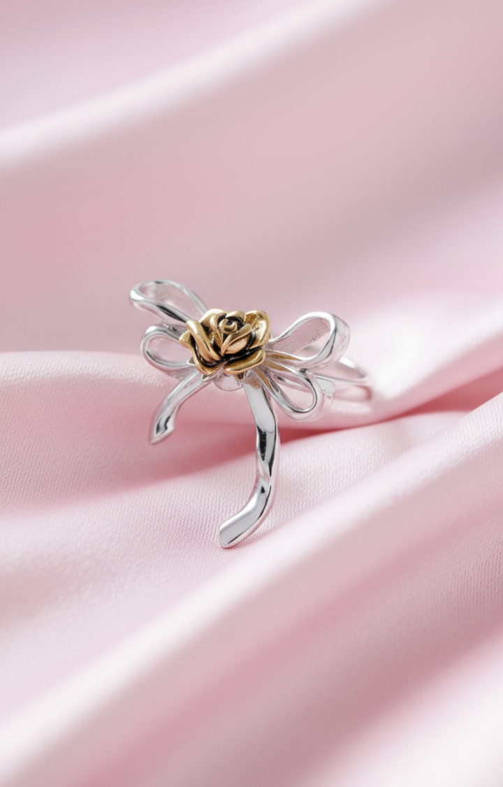 GOLDEN THORN BOW RING