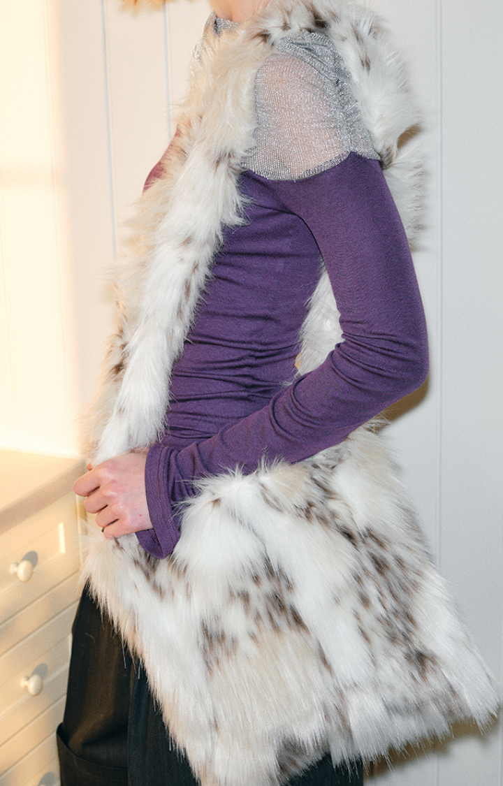 FAUX FUR CLOUD TOTE IN VANILLA MIST