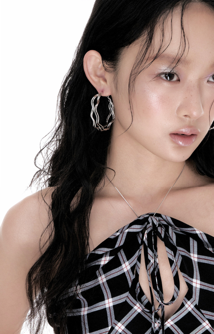SILENT RIPPLE C-HOOP EARRINGS