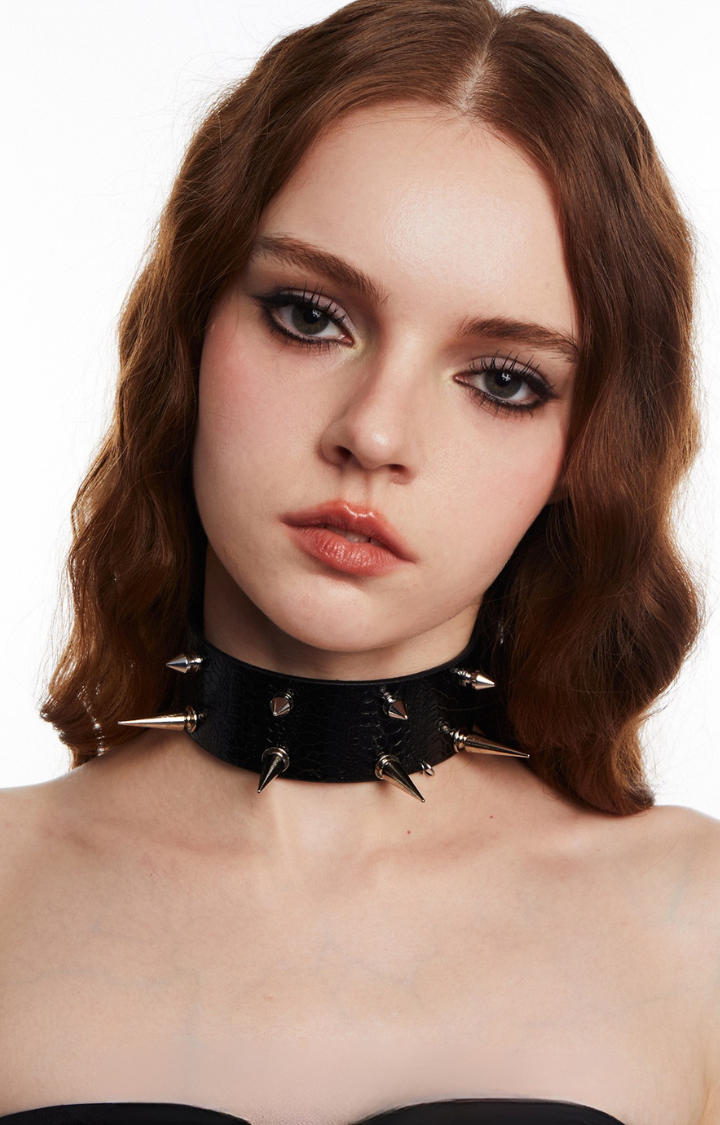 WIDOW VENOM SPIKE CHOKER