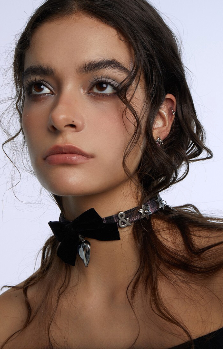 VELVET HEARTBREAKER BOW CHOKER – MIDNIGHT CHARM