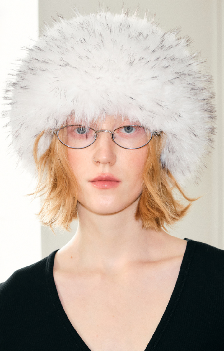 ARCTIC MUSE FAUX FUR HOOD SCARF IN CREAM WHITE