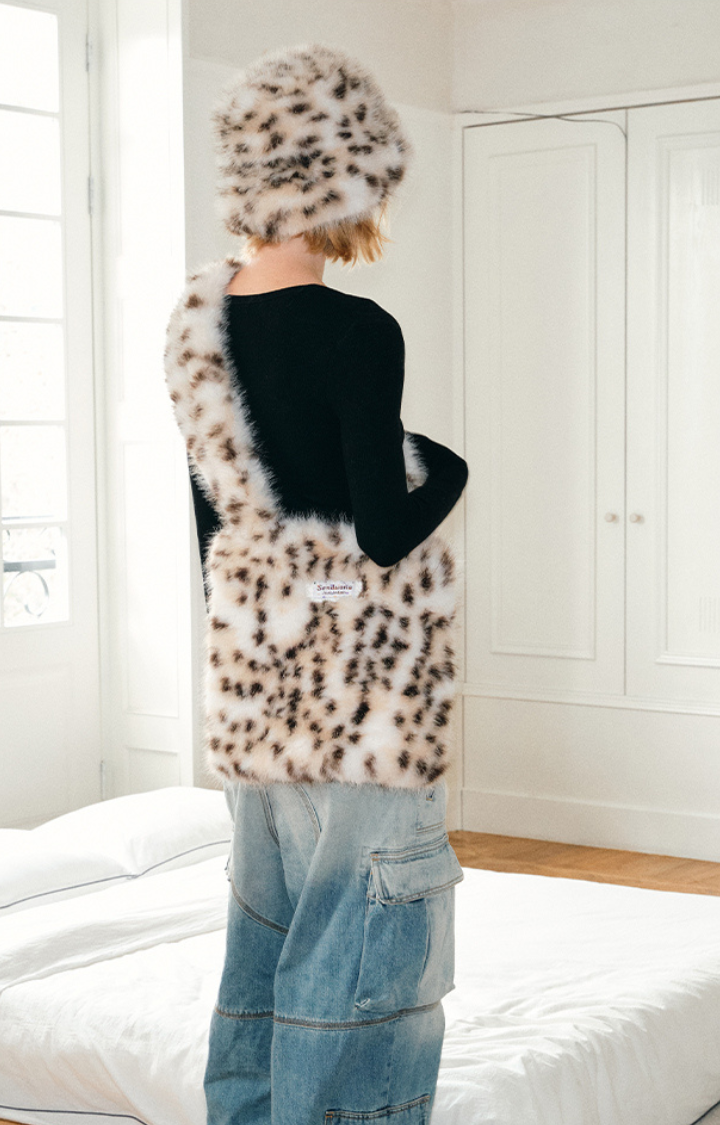 SNOW LEOPARD FAUX FUR SHOULDER BAG