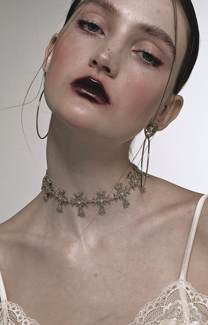 QUIET THORN CROSS CHOKER