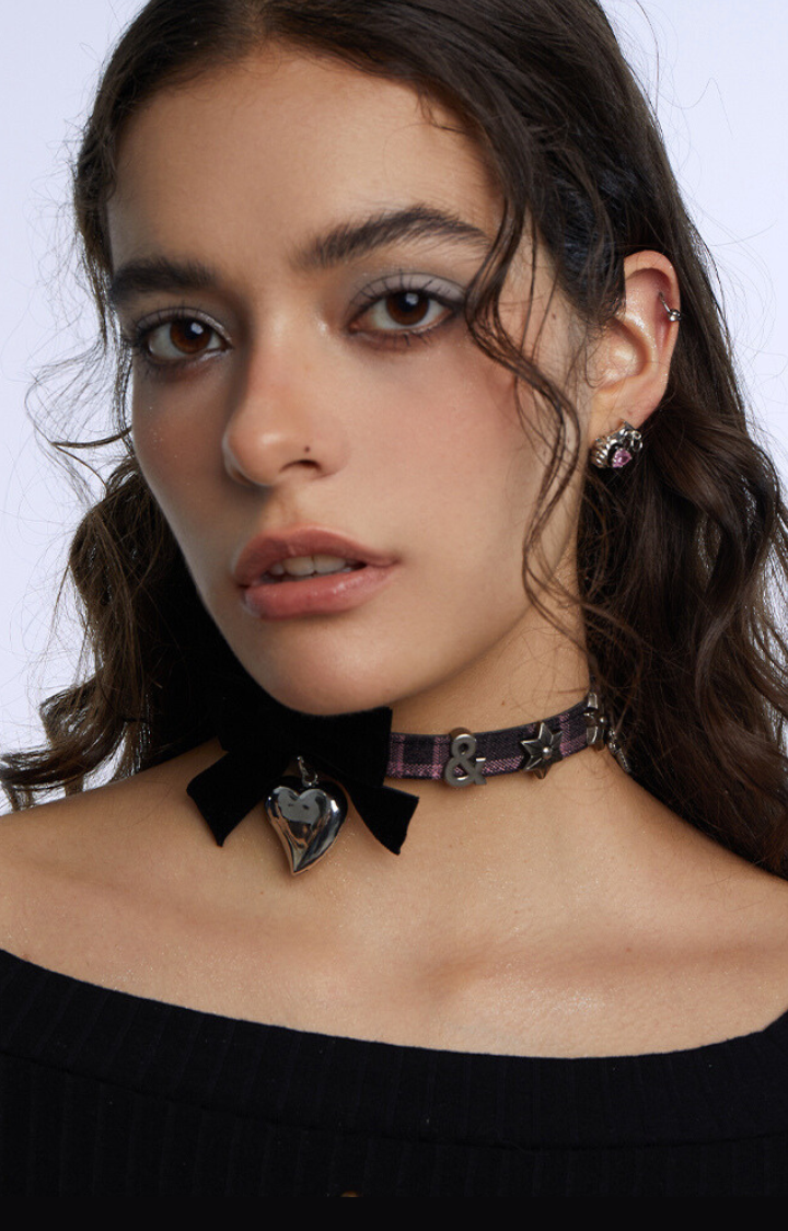VELVET HEARTBREAKER BOW CHOKER – MIDNIGHT CHARM