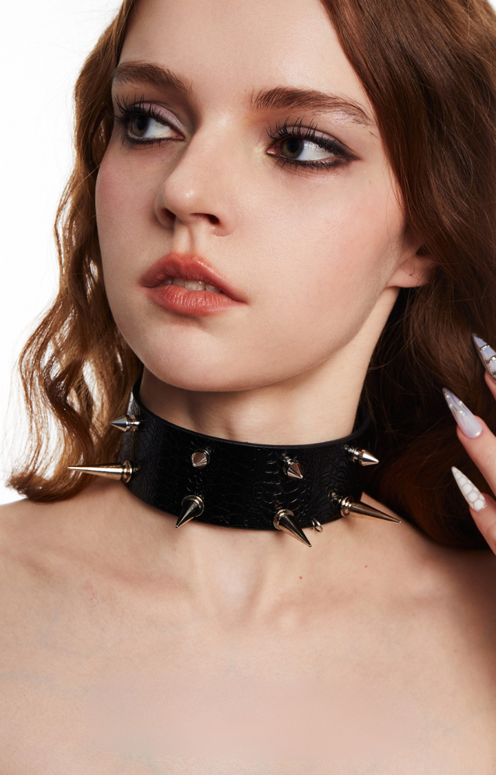WIDOW VENOM SPIKE CHOKER