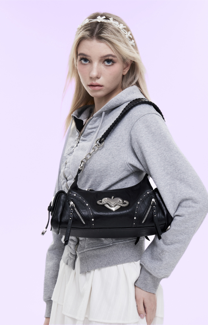 SERPENT HEART APPLE SHOULDER BAG IN BLACK VENOM