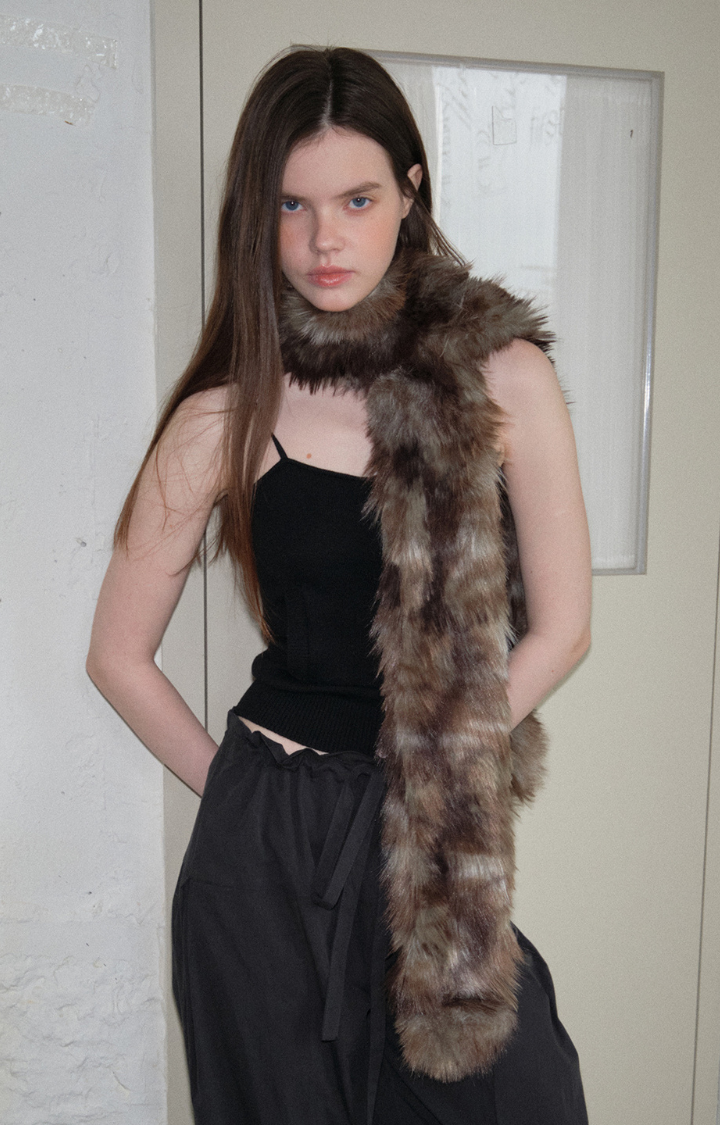 VELVET SIN FAUX FUR SCARF IN MOCHA LEOPARD FADE