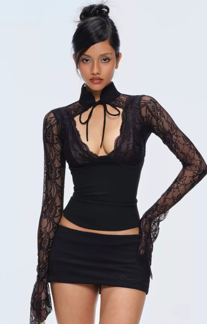 MIDNIGHT RELIC LACE KEYHOLE TOP