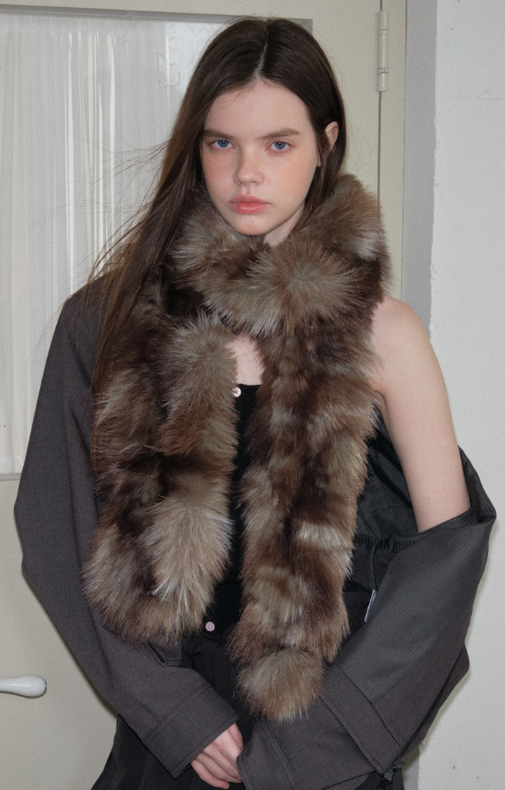 VELVET SIN FAUX FUR SCARF IN MOCHA LEOPARD FADE