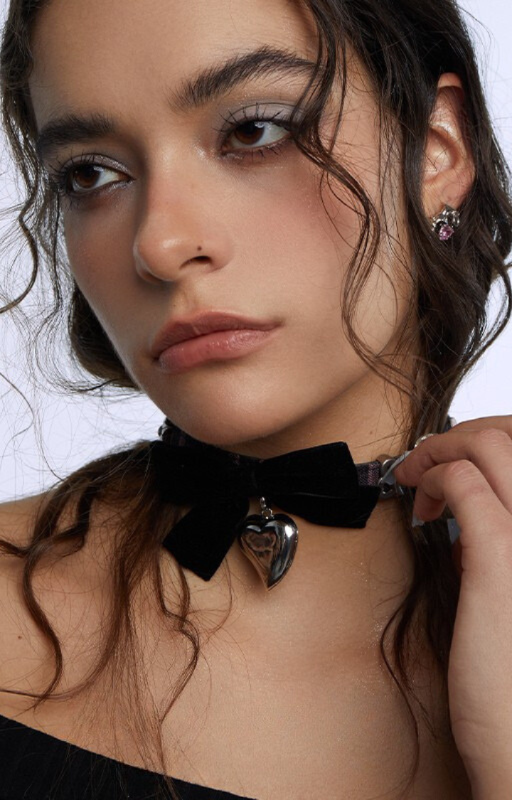 VELVET HEARTBREAKER BOW CHOKER – MIDNIGHT CHARM