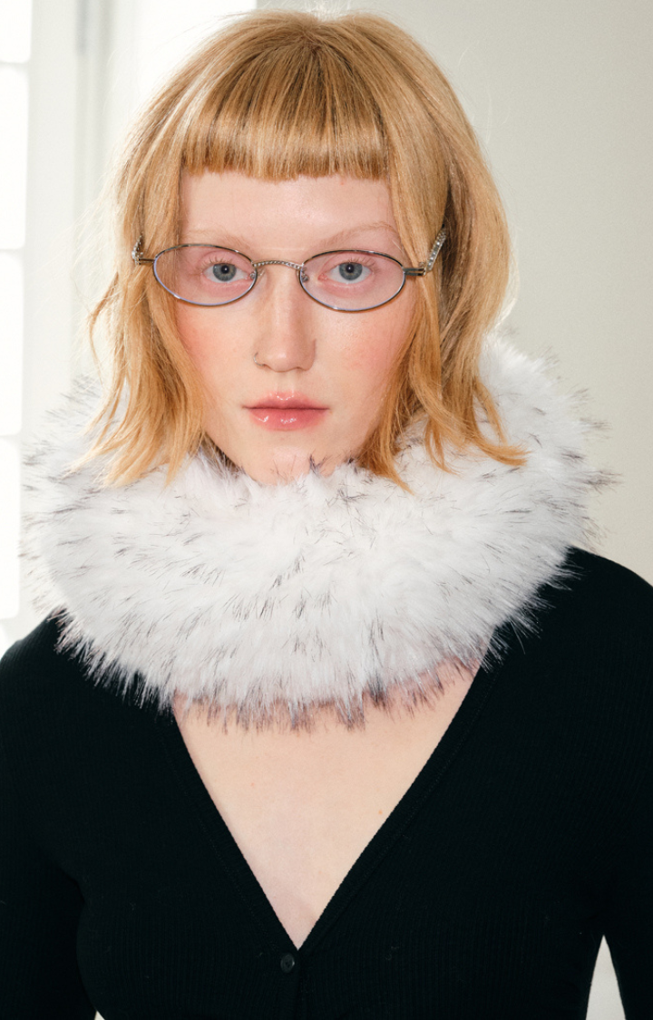 ARCTIC MUSE FAUX FUR HOOD SCARF IN CREAM WHITE