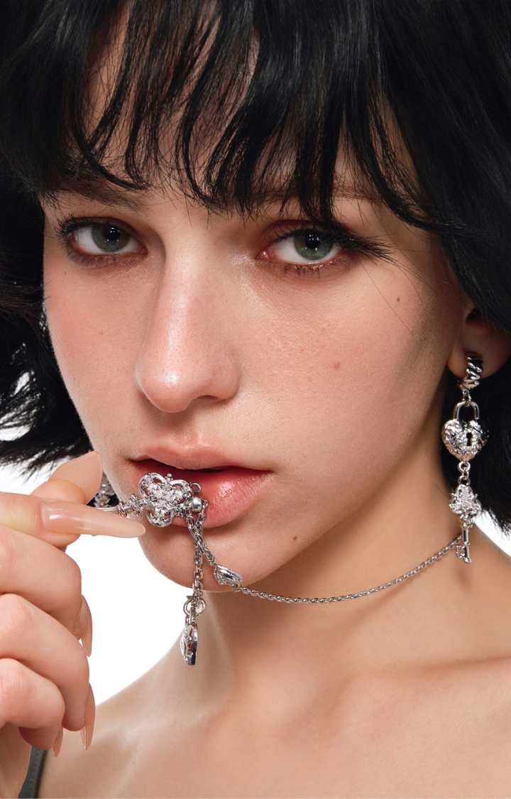 LOCKED KEY CLAVICLE NECKLACE