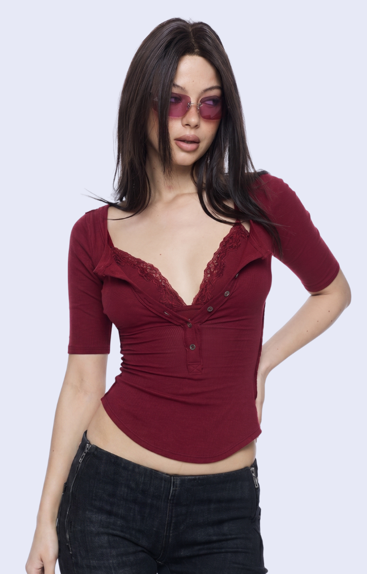 SWEET DAMAGE LACE-LAYER TOP SET IN BURGUNDY