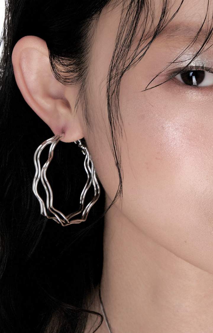 SILENT RIPPLE C-HOOP EARRINGS