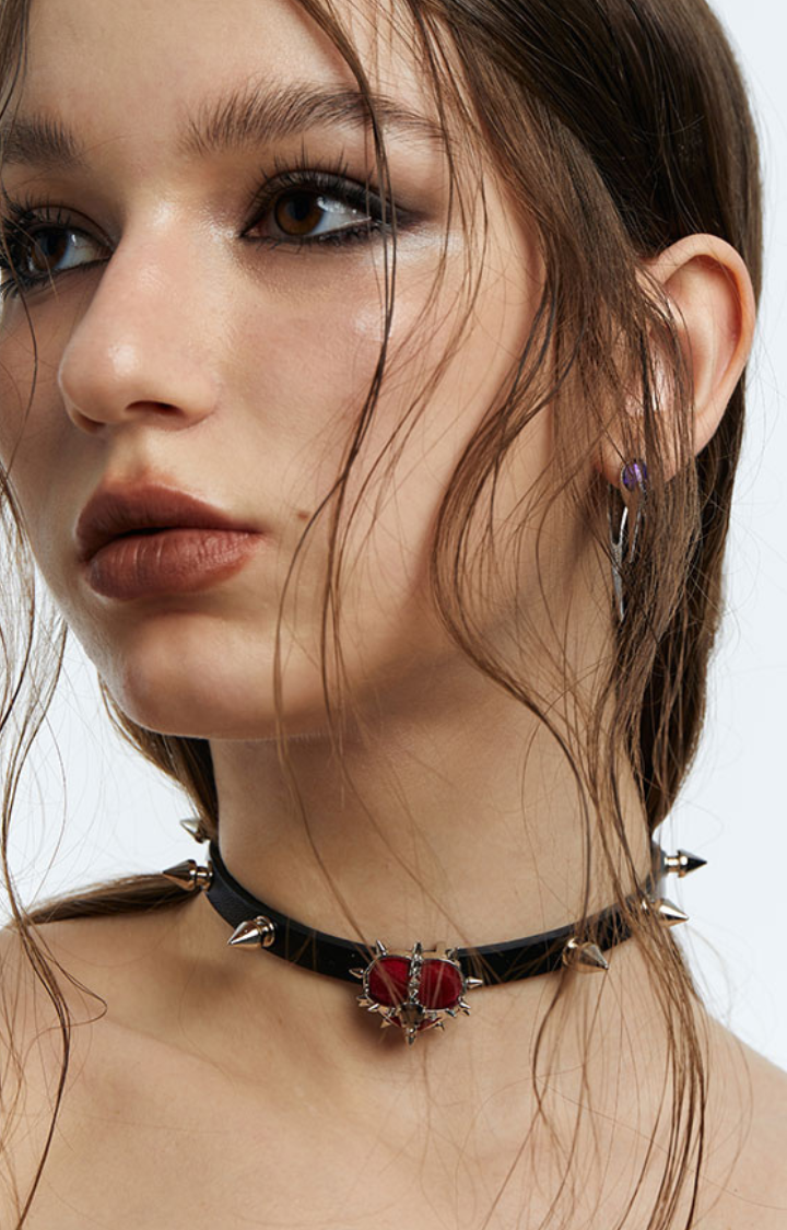 RIVET RED GEM BLACK CHOKER