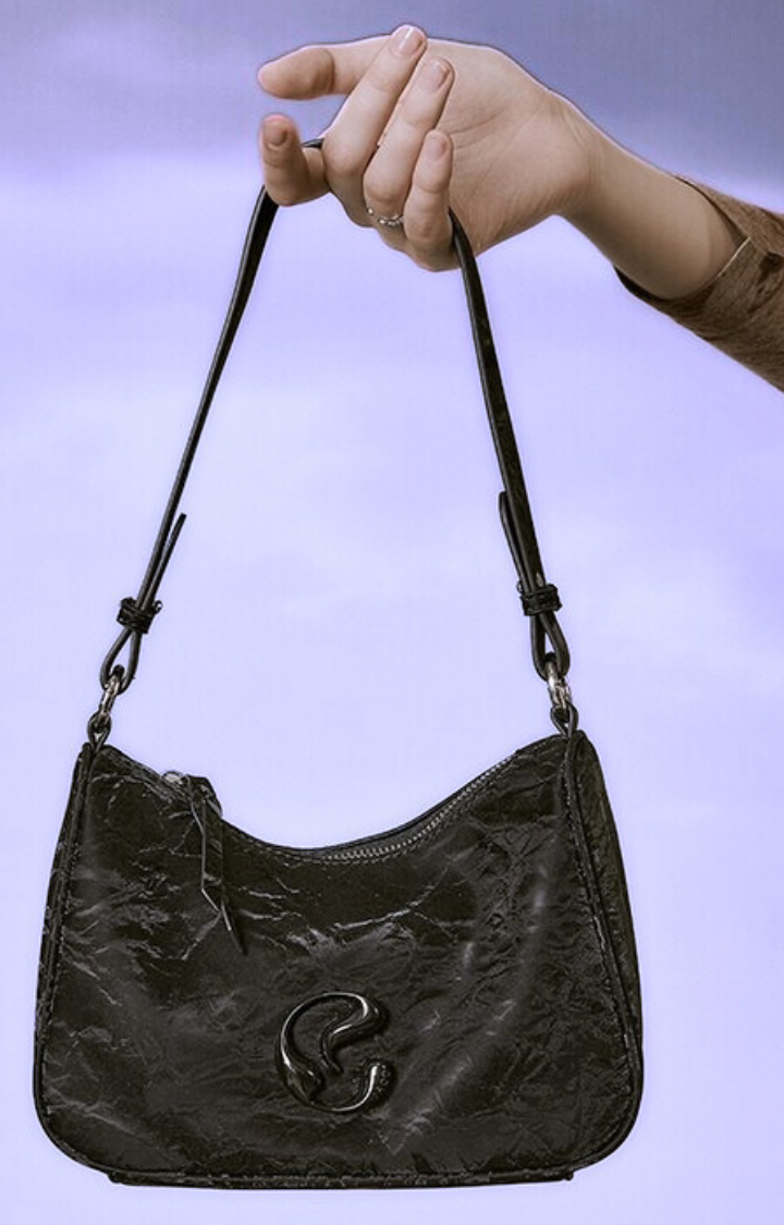 LUXE CURVE BAGUETTE BAG IN BLACK ONYX