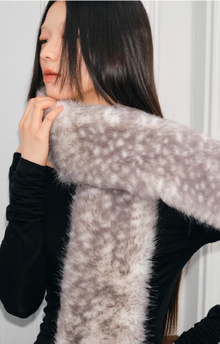 ETHEREAL FADE FAUX FUR LONG SCARF IN ASH TAUPE