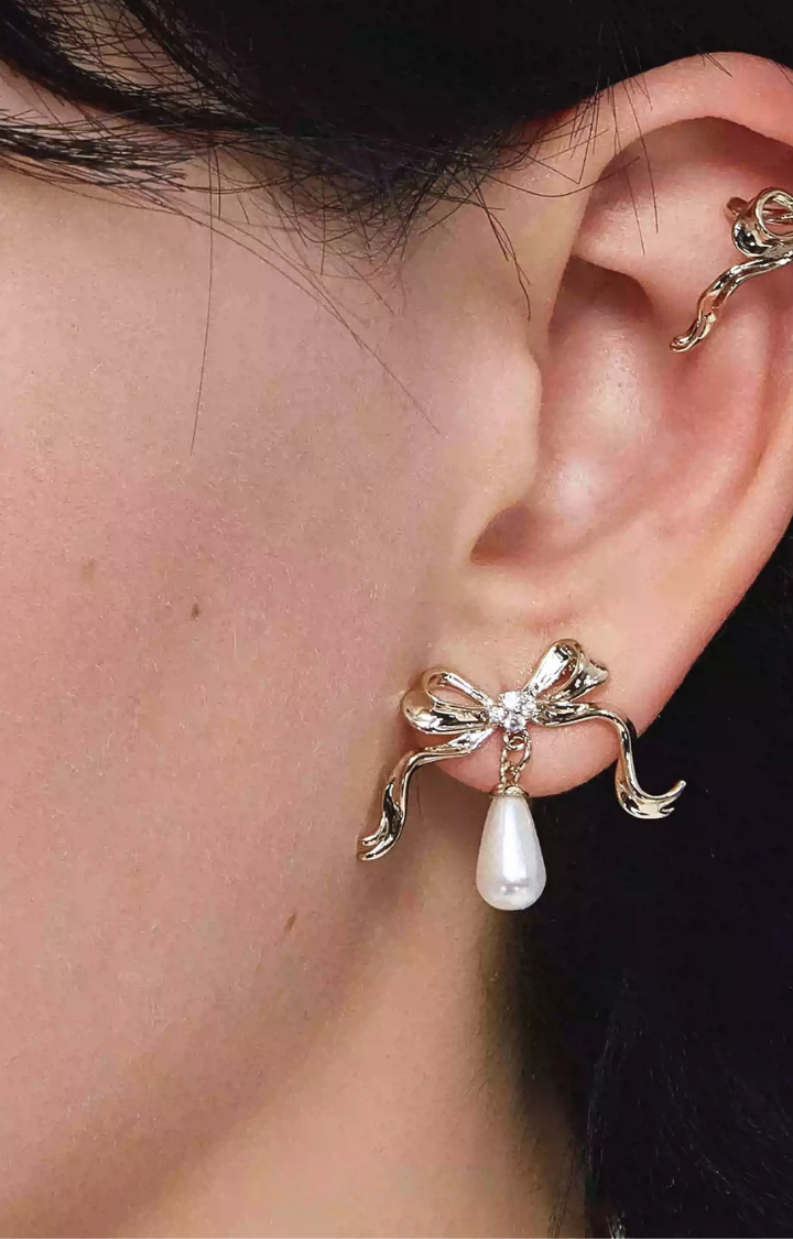 RIBBON THREAT PEARL STUD EARRINGS